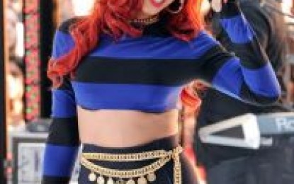 Rihanna é de novo processada pelo clipe de “S&M”