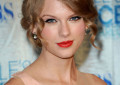 Taylor Swift revela que já escreveu 25 músicas para novo CD.