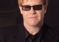 Elton John é processado por plágio em música quase 30 anos após seu lançamento