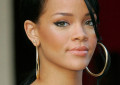 Rihanna libera mais um making of de novo clipe.